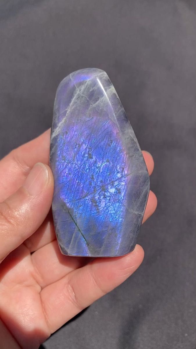 紫光ラブラドライト原石 天然石 握り石 置物 108g 955935