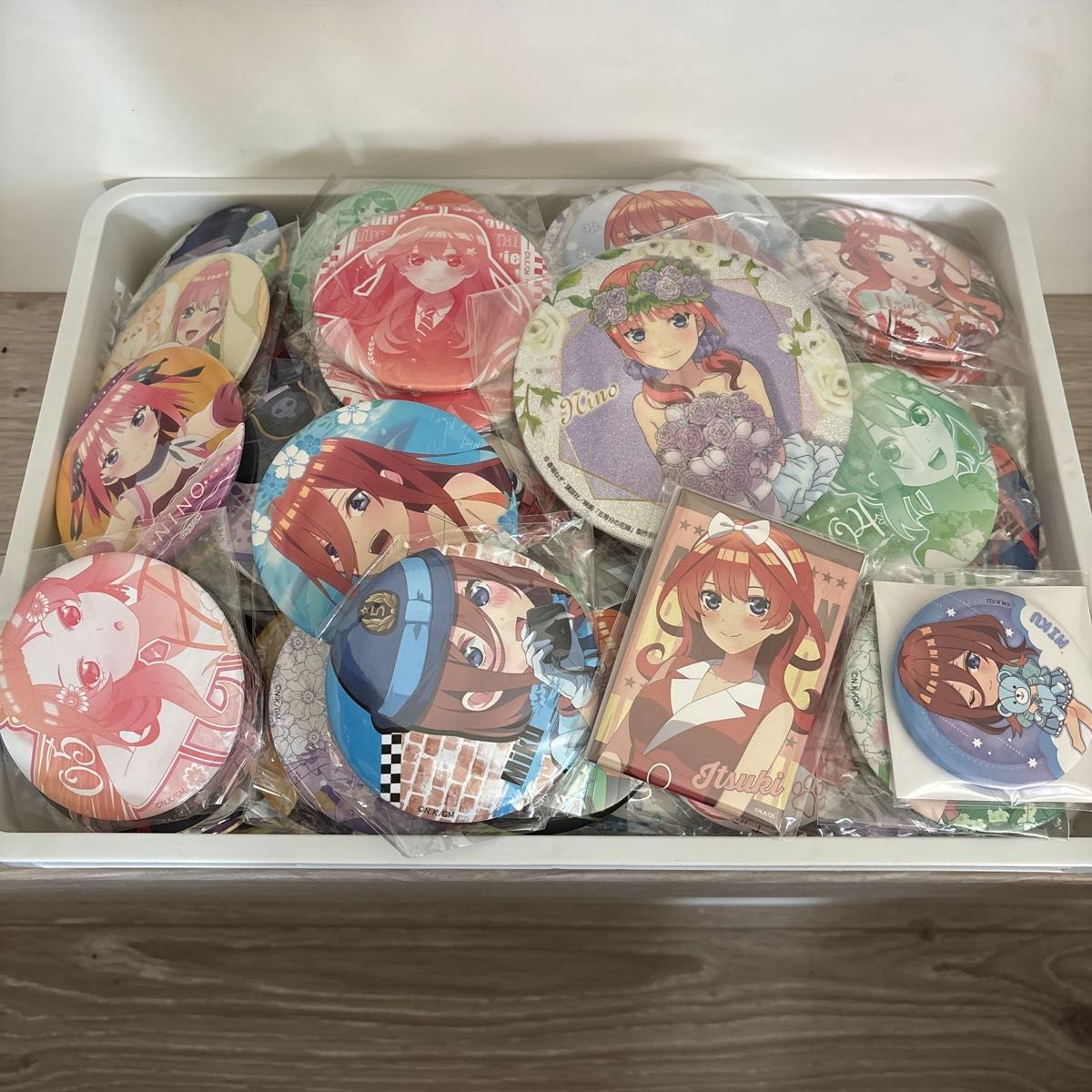 五等分の花嫁 ごとよめ スクエア 缶バッジ あたり付き　111点 まとめ売り 五等分の花嫁 ごとよめ スクエア 缶バッジ あたり付き 111点 まとめ