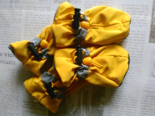  dog for rain shoes [ yellow 3 number /4cm] softly .......! injury . bad . also spring summer rainy season middle small size dog rainwear boots boots [ yellow ] yellow color 