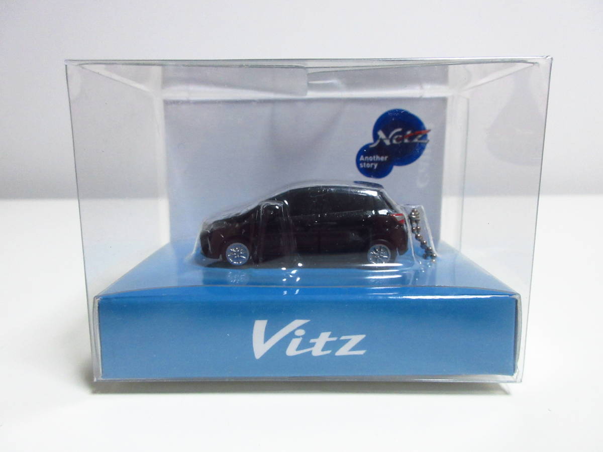 トヨタ 新型ヴィッツ Vitz 非売品 LED ミニカー キーホルダー　ブラックマイカ_画像1