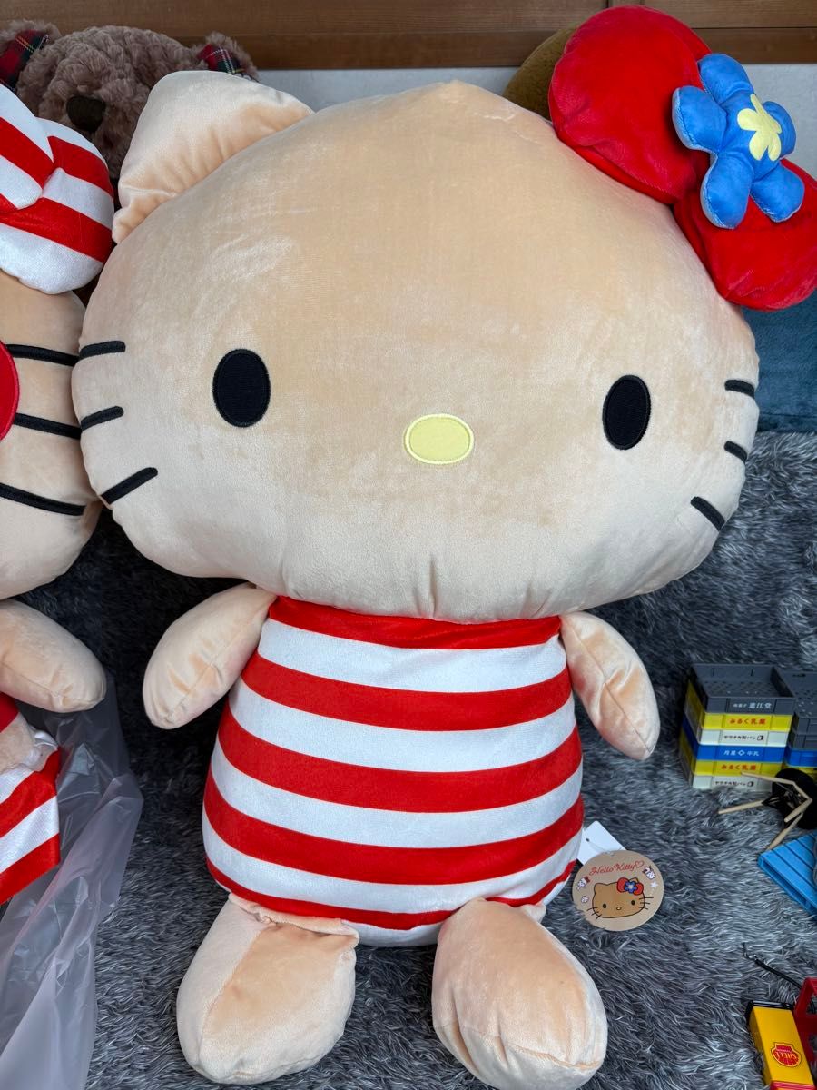 新品 ハローキティ 日焼けキティ クッション2個セット アベイル サンリオ 完売 新品 ハローキティ 日焼けキティ クッション2個セット アベイル