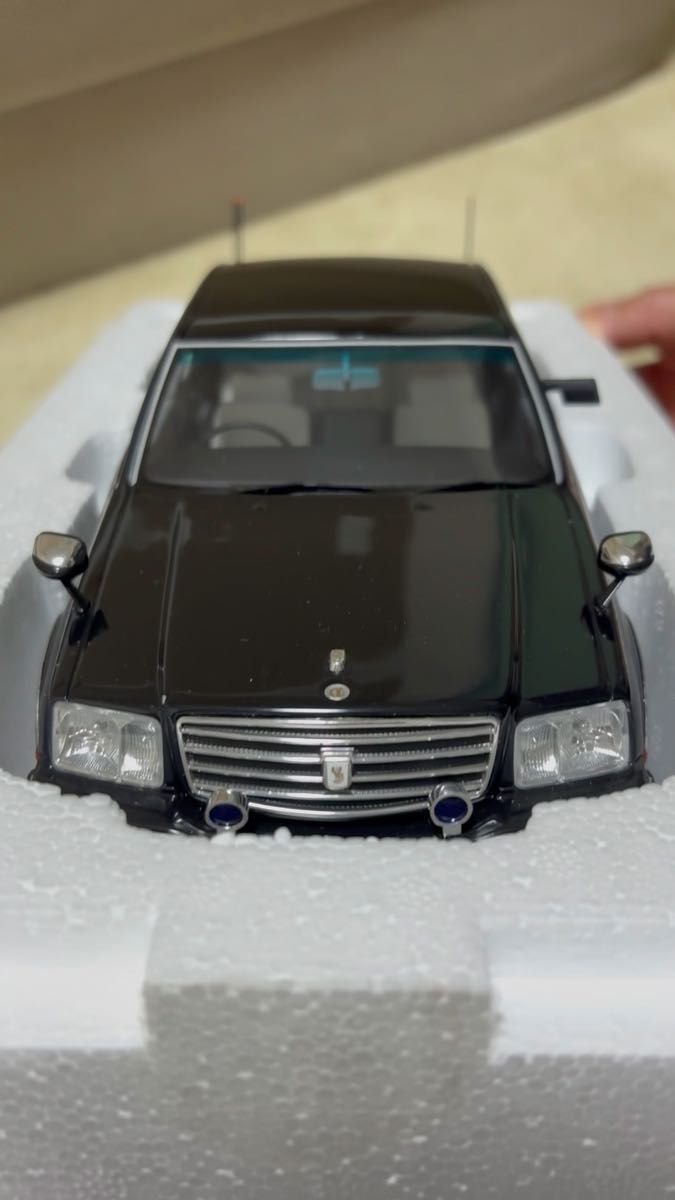 トヨタ センチュリー(GZG50) 1/18 日本国内閣総理大臣専用車