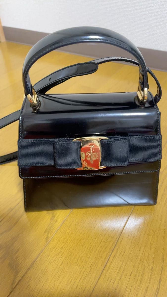 【キズ 難あり】Salvatore Ferragamo フェラガモ ヴァラリボン2WAYハンドバッグ