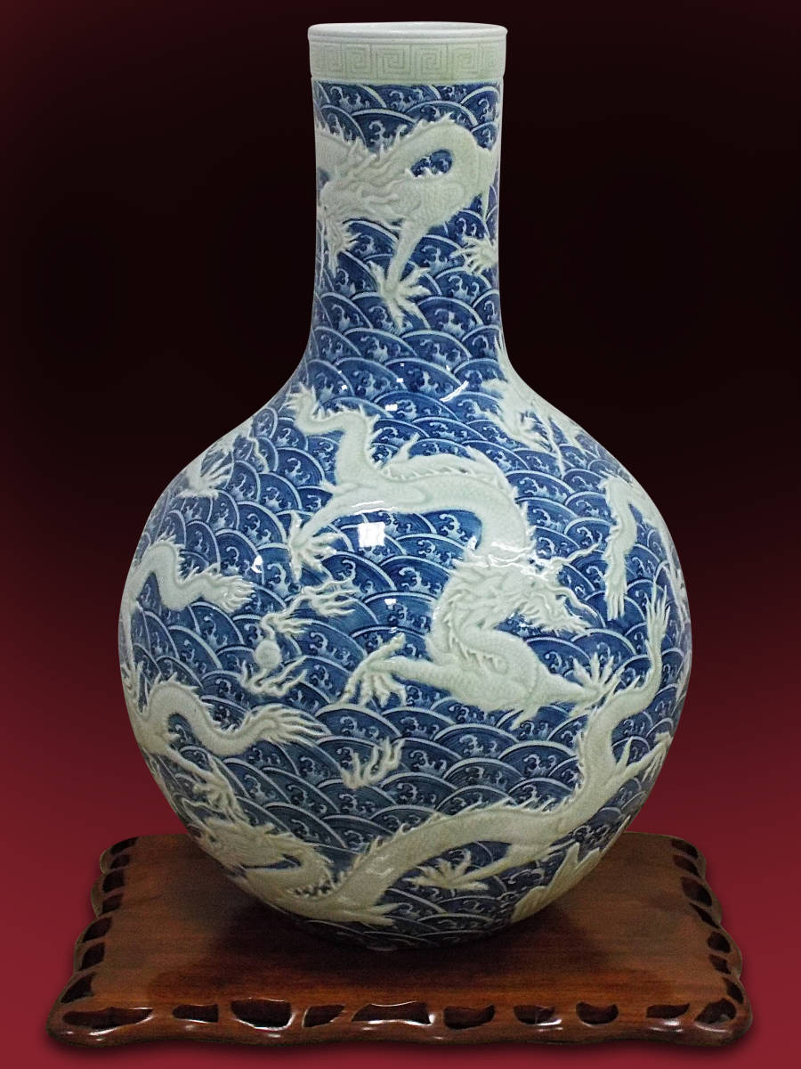 中国歴代陶磁器名品 CT-33 青花海波文巨龍大壺 大清乾隆年製（1736～1796年）景徳鎮窯 高58×径34cm