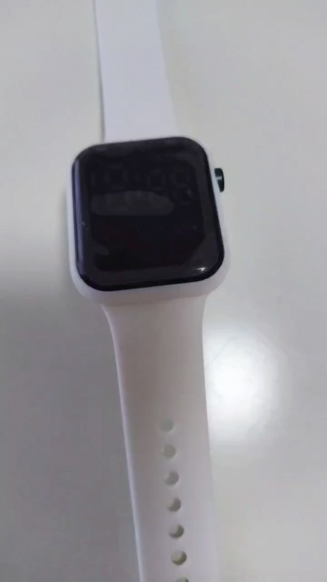 スマートウォッチ風デジタル腕時計 ホワイト+ブレスレットホワイトハート プレゼント 新品未使用