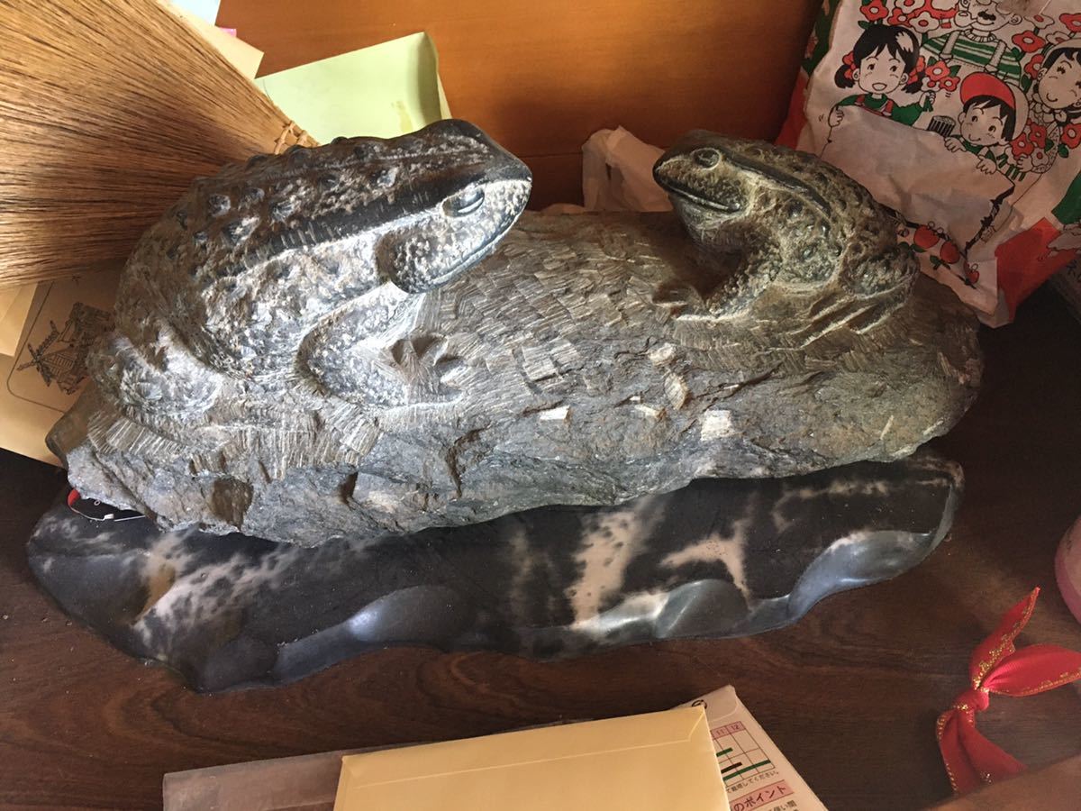  suiseki st appreciation stone stone frog pedestal attaching Japan tradition. ornament .. objet d'art one house . one pcs necessities . luck ten thousand . health .. Corona ..