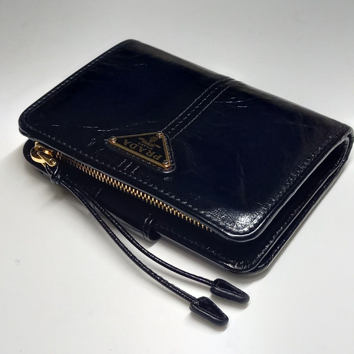 【PRADA】大人気!! 国内即発 ☆コンパクトレザー ウォレット☆ 美品 PRADA プラダ 新作 ソフトルックスレザー財布 ブラック