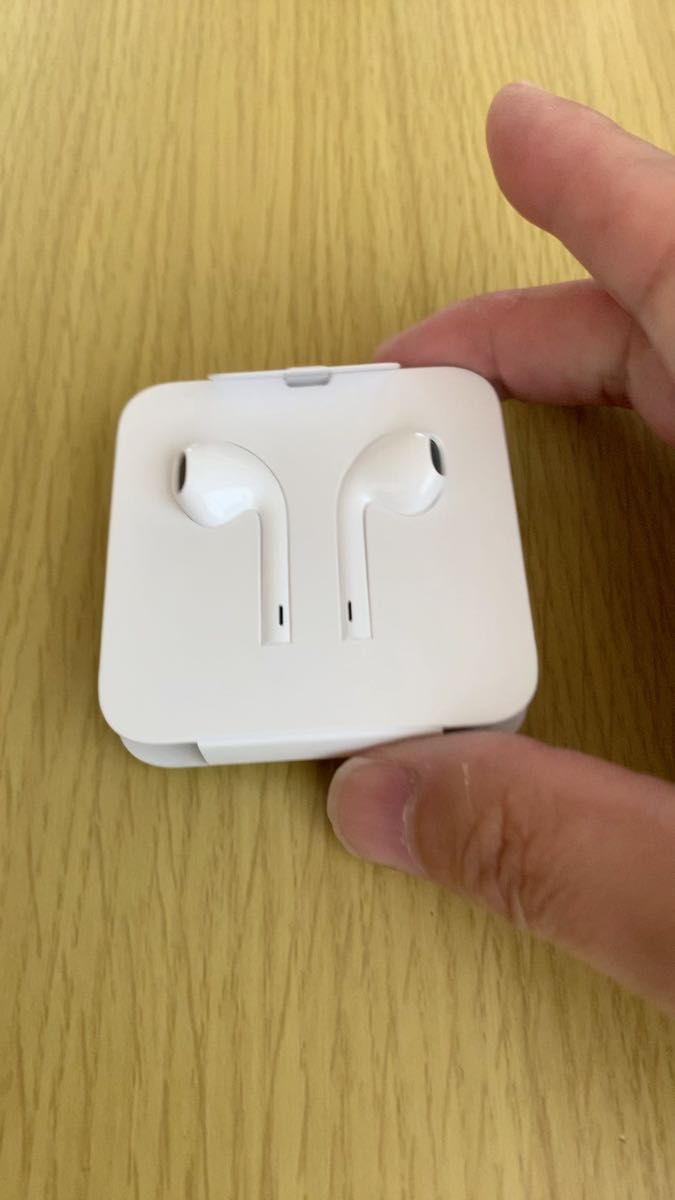 iPhone Apple純正イヤホン変換アダプター付き(新品未使用品)