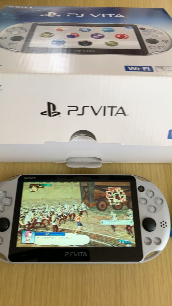 PlayStation Vita Wi-Fiモデル シルバー PCH-2000 ZA25(本体美品)ソフト(ワンピース海賊無双3)