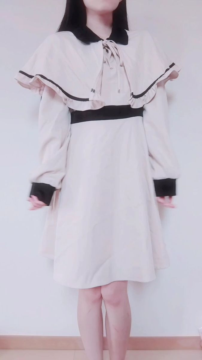 ケープ付きワンピース フリル襟