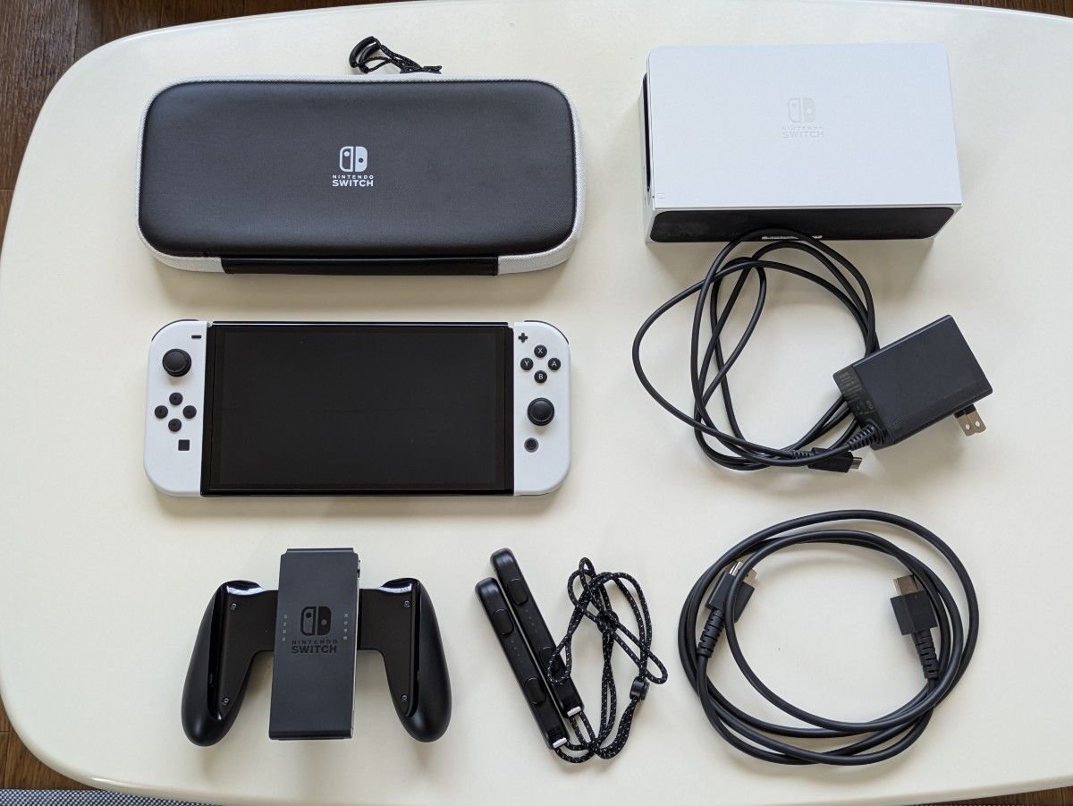 Nintendo Switch - 有機ELモデル Nintendo Switch ホワイトケース、延長保証付 Nintendo Switch 有機ELモデル ホワイト ＋ 公式キャリング