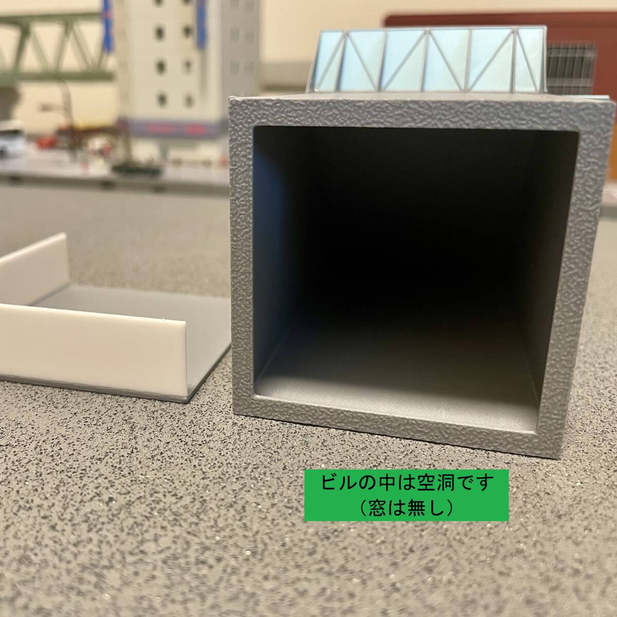 Nゲージ 改装中のビル(小) ストラクチャー（組立キット）模型 2