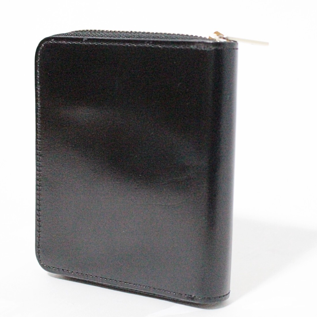 新品 ポールスミス 47300円 箔ロゴ刻印 コードバン 二つ折り財布 黒 新品 ポールスミス 47300円 箔ロゴ刻印 コードバン 二つ折り財布