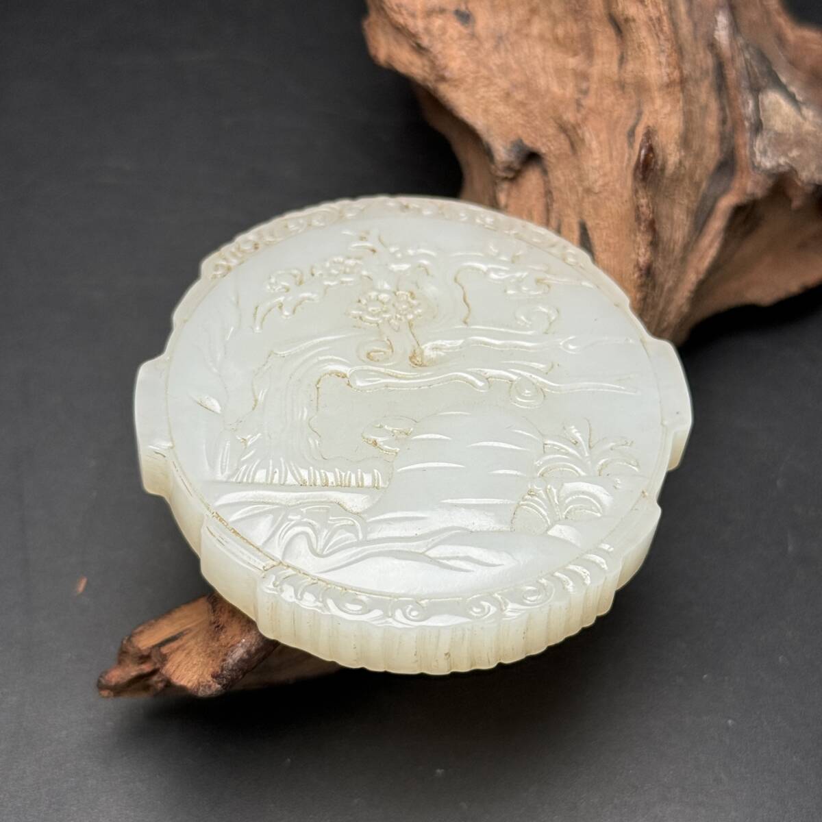 中国古美術・太平有象・和田玉製・細密彫・根付・裝身具・置物・玉墜・文房具・賞物 中国古美術・太平有象・和田玉製・細密彫・根付・裝身具・置物・