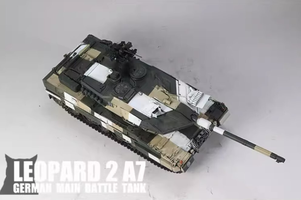 1/35 ドイツ軍 主力戦車 レオパルト2A7 組立塗装済完成品_画像4