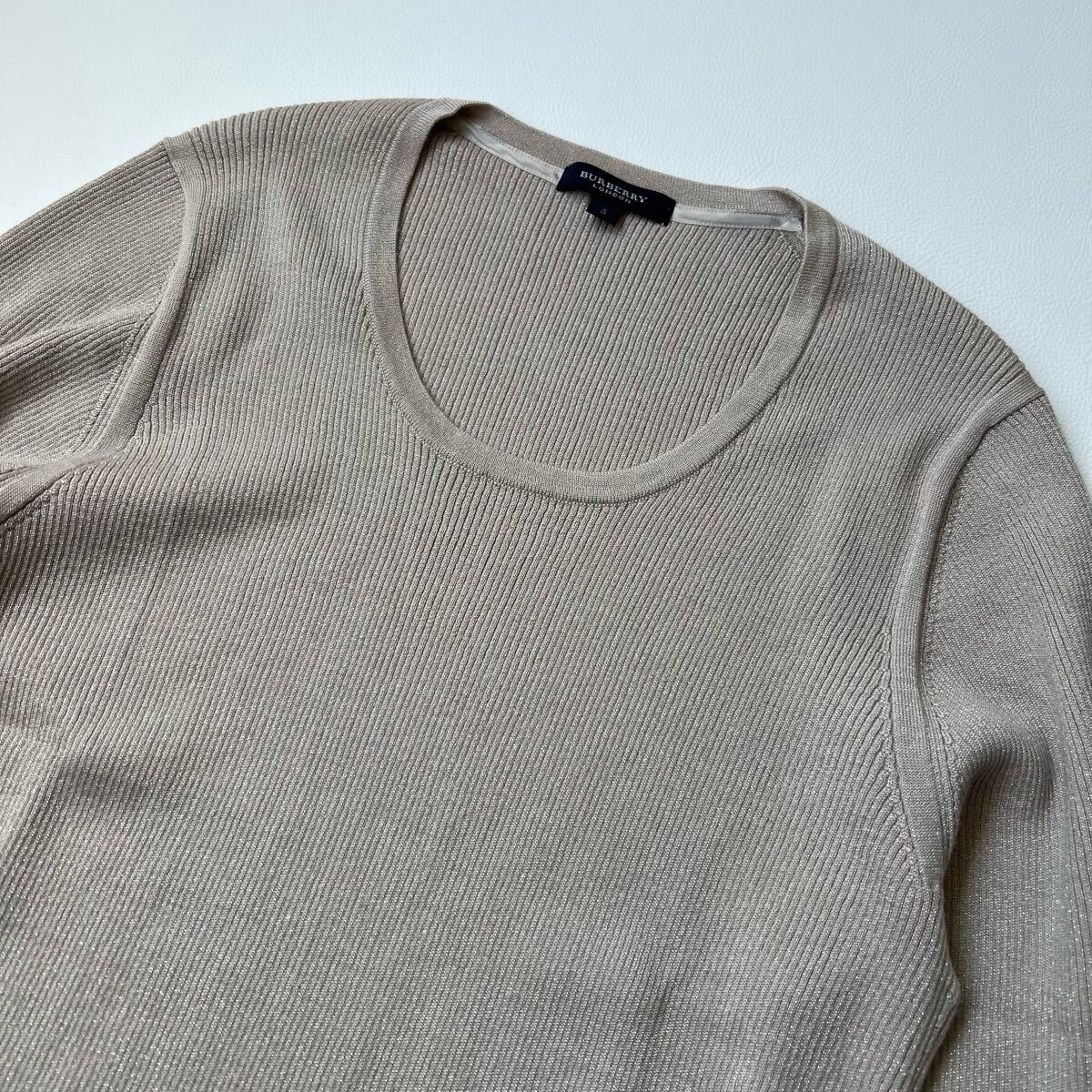 美品 BURBERRY LONDON バーバリーロンドン リブニット セーター トップス ラメ シルク カシミヤ混 ロゴプレート ベージュ系 5 レディース_画像3