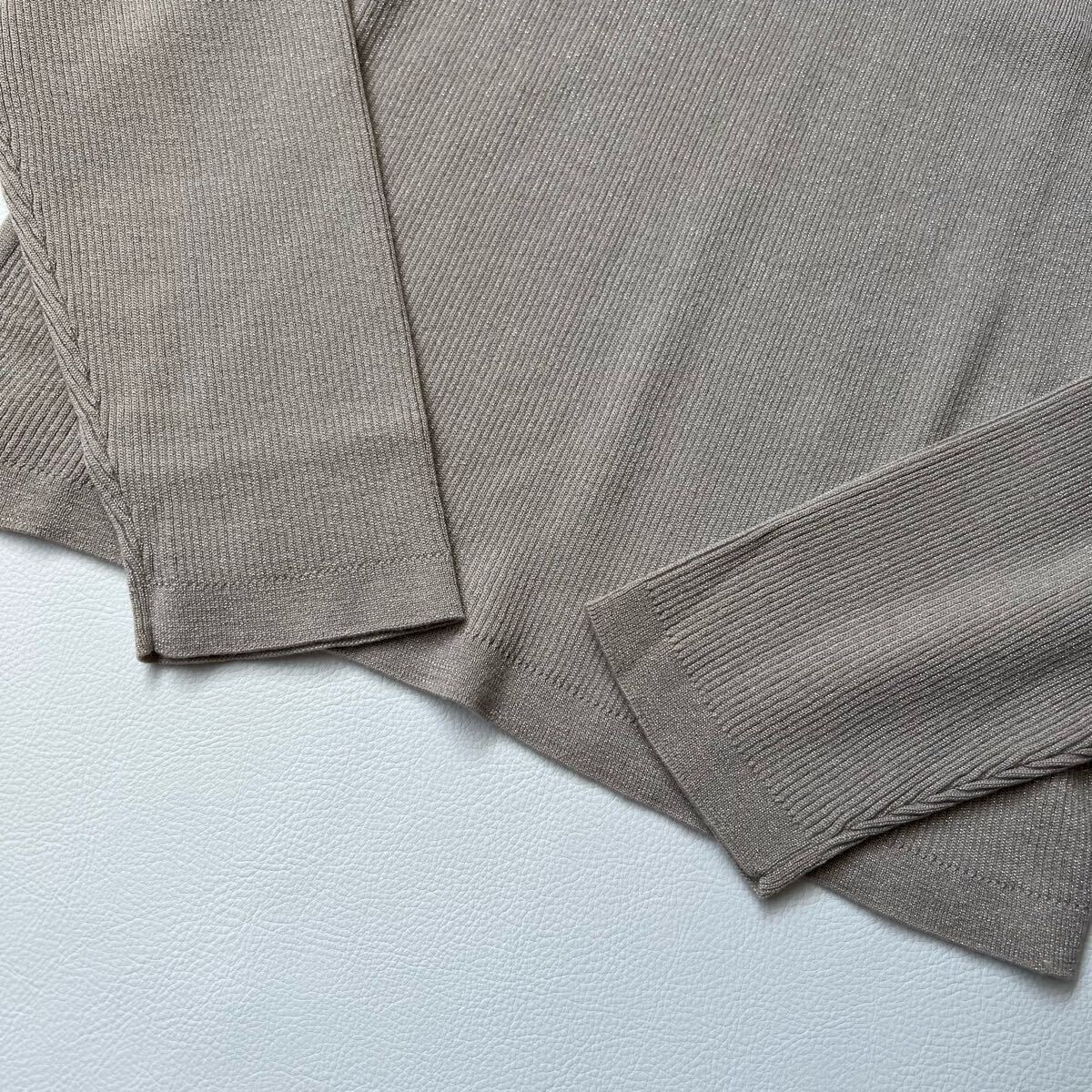 美品 BURBERRY LONDON バーバリーロンドン リブニット セーター トップス ラメ シルク カシミヤ混 ロゴプレート ベージュ系 5 レディース_画像5