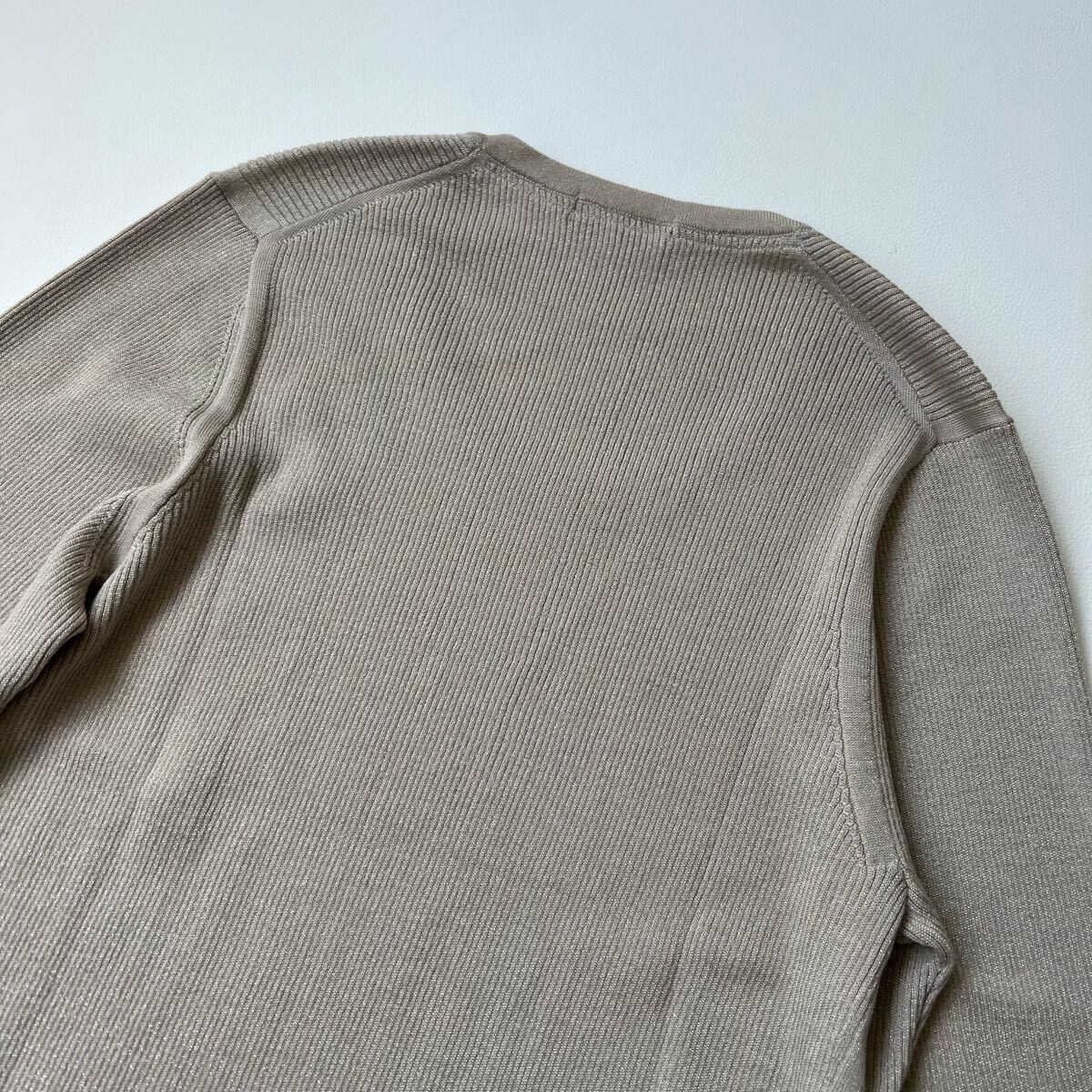 美品 BURBERRY LONDON バーバリーロンドン リブニット セーター トップス ラメ シルク カシミヤ混 ロゴプレート ベージュ系 5 レディース_画像8