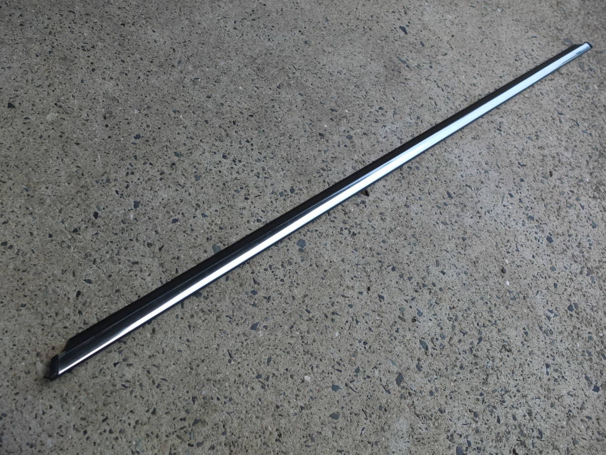 ドアアウターLH側水切りモール（外側）_画像1