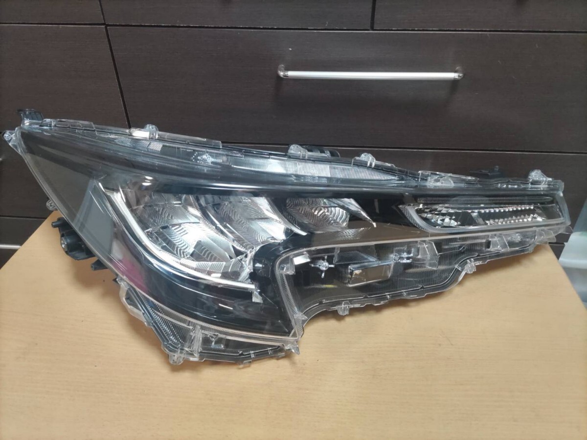 カローラ ツーリング ZWE211 ZWE210 純正 右 ヘッドライト 磨き済み カローラ ツーリング スポーツ ZWE211 純正 ヘッド