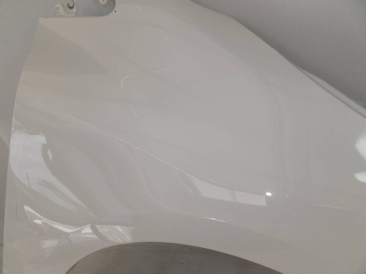 ★☆D282 210系 カローラツーリング NRE210 NRE212 ZWE211 ZWE214 純正 右 フロントフェンダー フェンダー ソリッドホワイト系 棚H☆★ の画像4