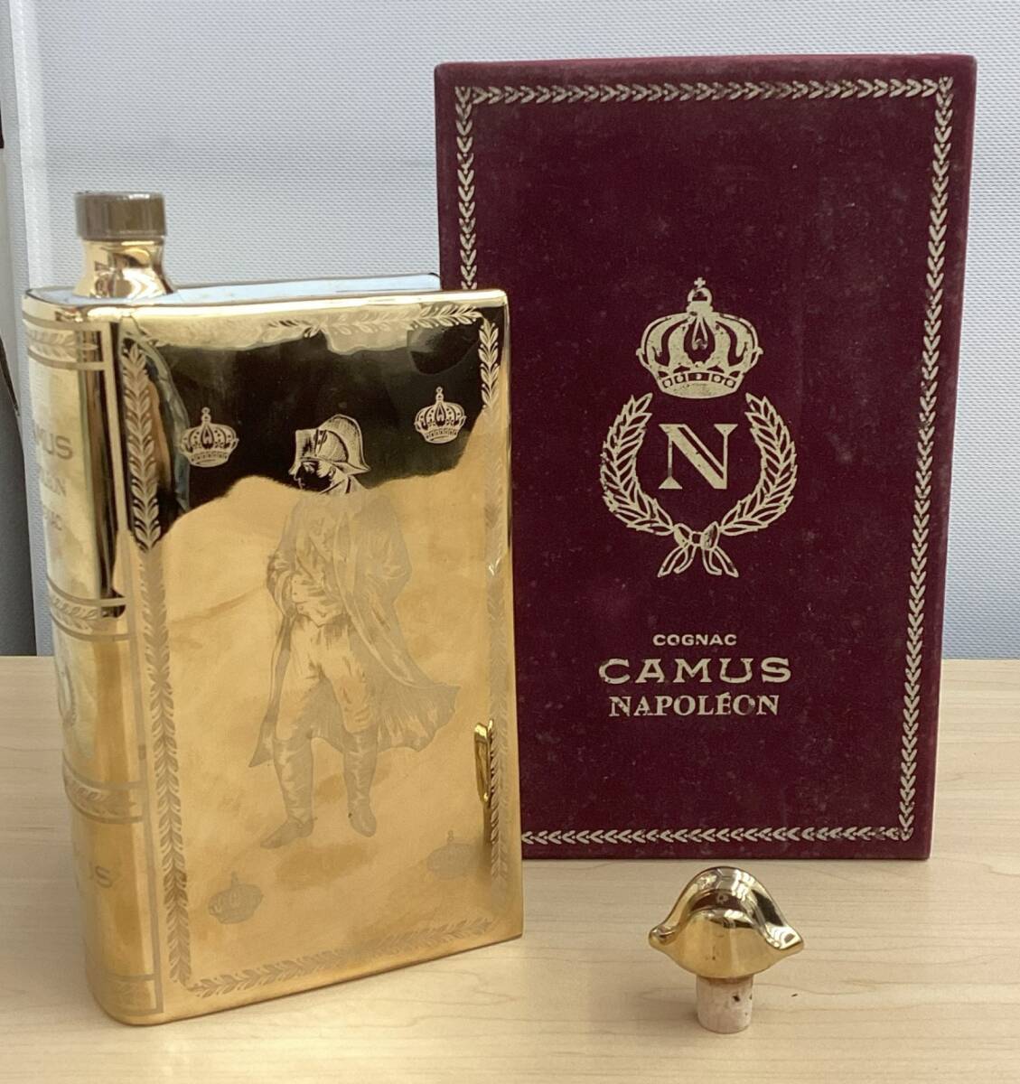 カミュ ナポレオン ブックゴールド 金陶器 未開栓 700ml 未開栓】 カミュ ナポレオン ブック ゴールド 金陶器 700ml
