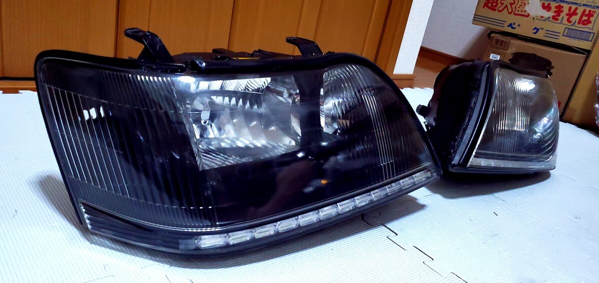 ★送料無料★ 17系 後期 クラウンマジェスタ 純正HIDヘッドライト 左右セット ワンオフ加工 インナーブラック シーケンシャル？ ワケアリ_画像4