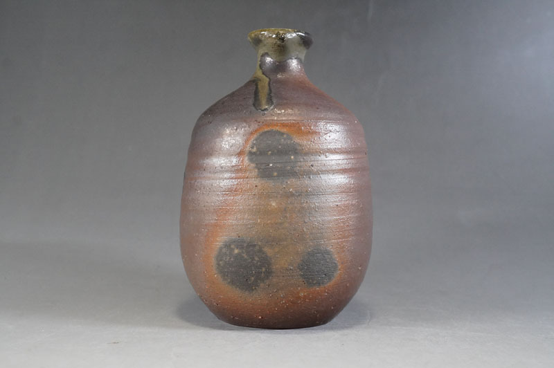 矢部篤郎 備前焼 徳利 32 G80】備前焼 【矢部篤郎】 徳利 共箱・共布付 酒器 父:人間国宝