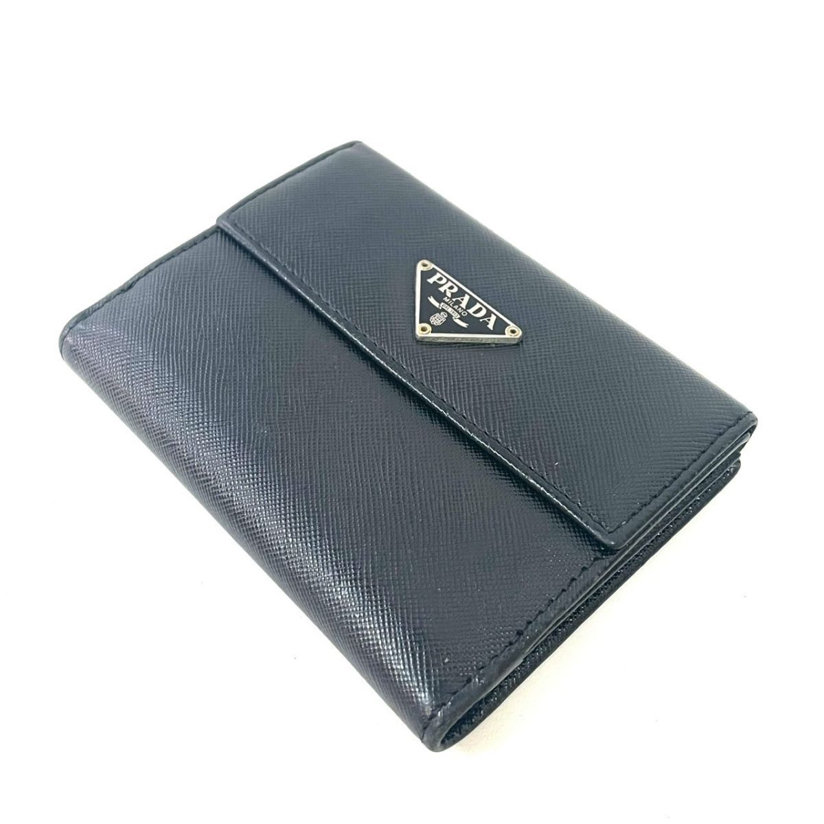 【日本未入荷】PRADA ラージサフィアーノレザーウォレット PRADA プラダ 二つ折り財布 サフィアーノレザー トライアングル