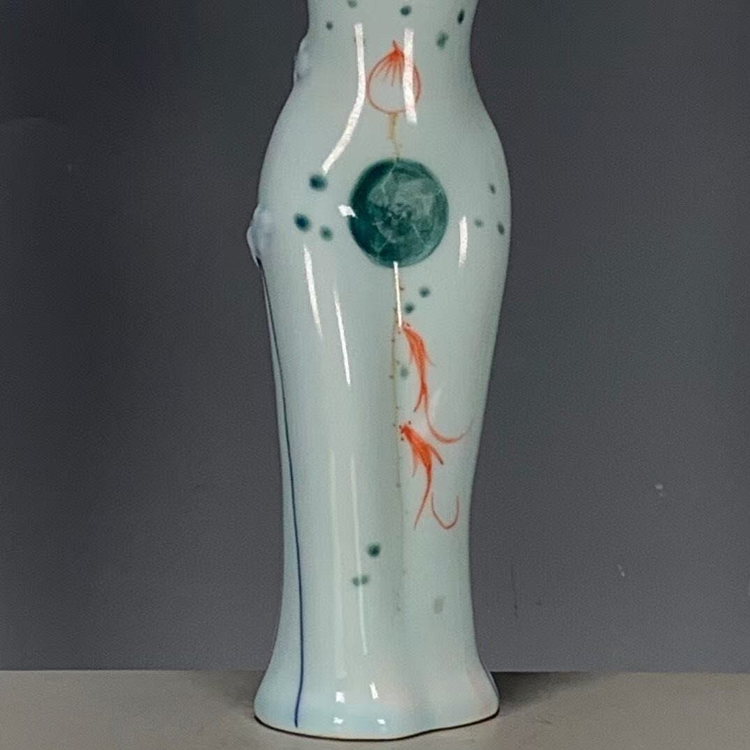 中国美術 筆置き 筆架 置物 陶磁器 山水と花模様 色絵 粉彩 骨董 中国美術 筆置き 筆架 置物 陶磁器 山水と花模様 色絵 粉彩 骨董