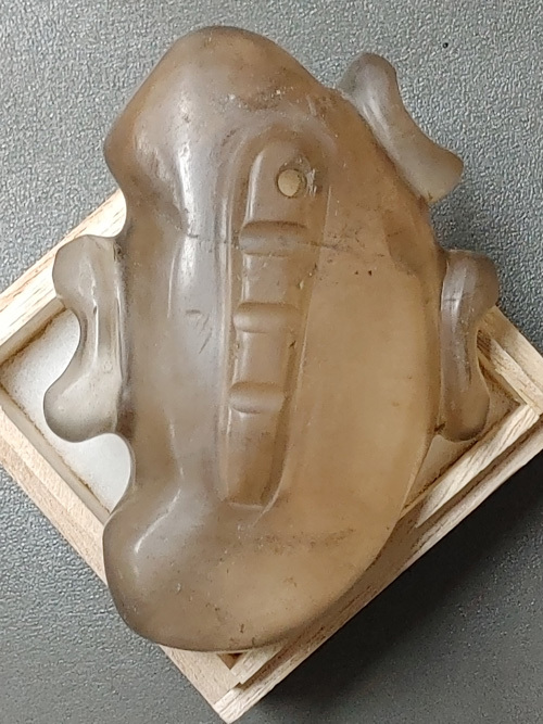 古墳期　神秘的な虹彩が見られる　煙水晶製　8.3㎝特大型 獣形子持 異形勾玉　⑪　検　須恵器翡翠勾玉弥生縄文古墳埴輪土偶出土品石器 