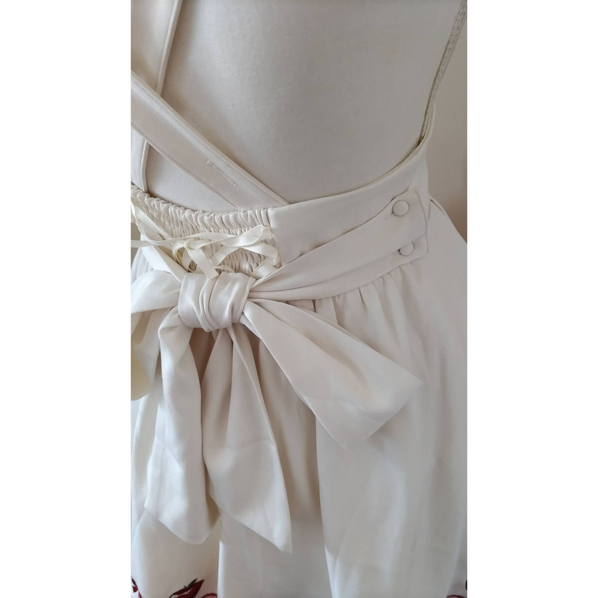 No.2758_アマベル_アイボリーチェリーリンゴ刺繍赤ストライプサススカート_画像3