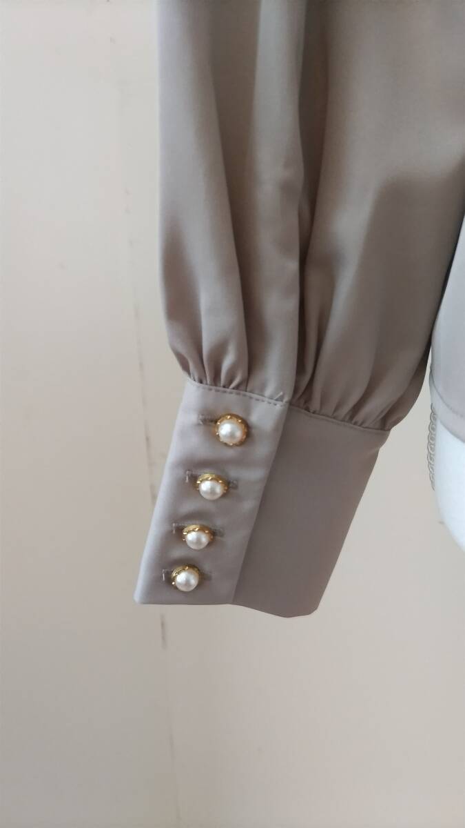 No.2737_アマベル_ブラウンロゴ刺繍リボンブラウス_画像3