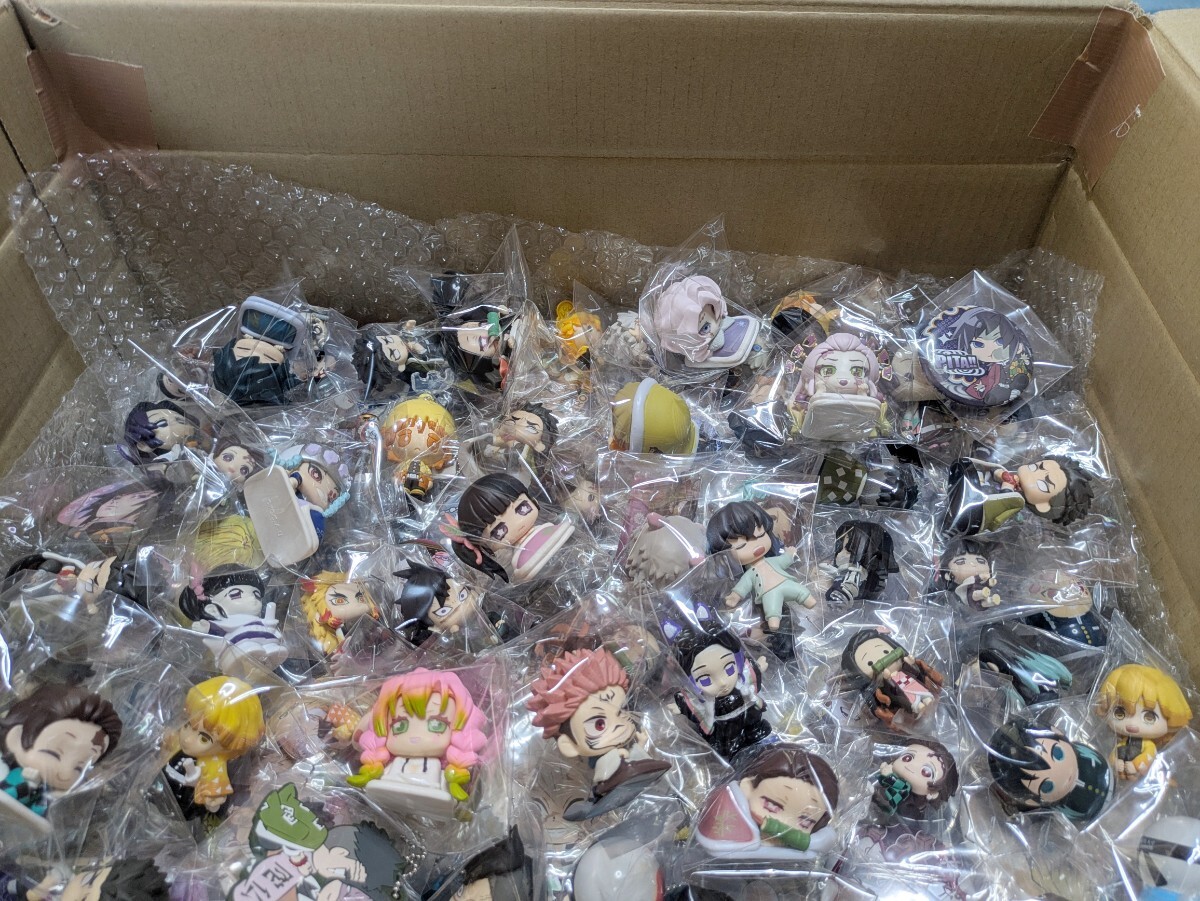 鬼滅の刃 アクスタ フィギュア ぬいぐるみ 缶バッジ アクキー 大量 まとめ売り 鬼滅の刃グッズ大量350点以上まとめ売り ミニフィギュア付