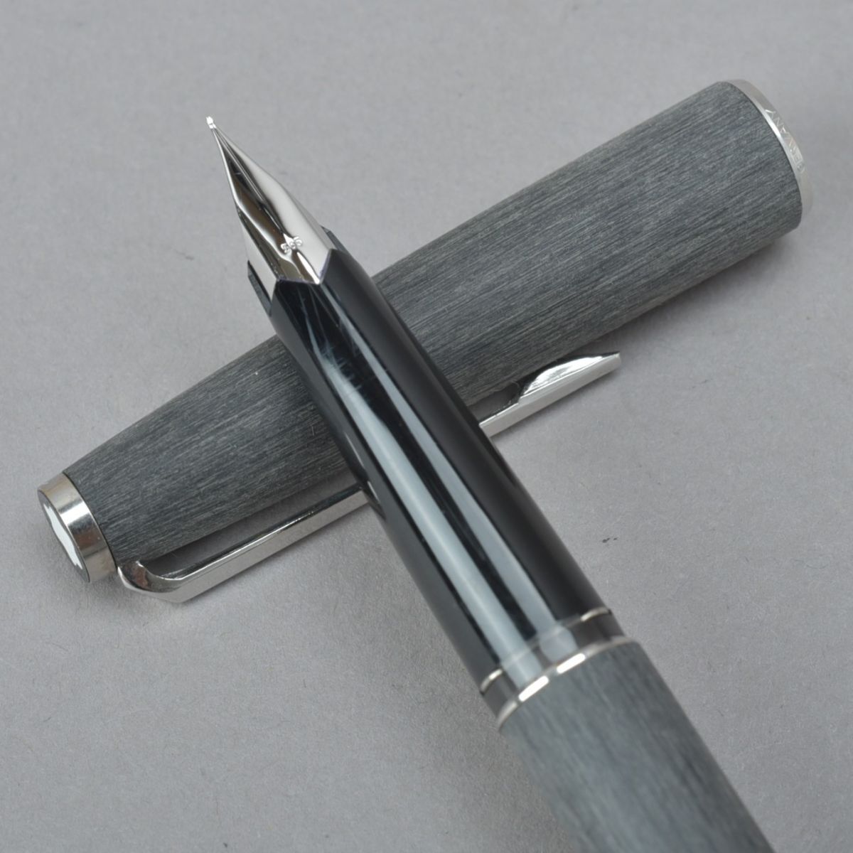 MONTBLANC モンブラン 万年筆 220 ペン先K14 585 木目調 美品 モンブラン 万年筆 ペン先585 14K ブラック ゴールド