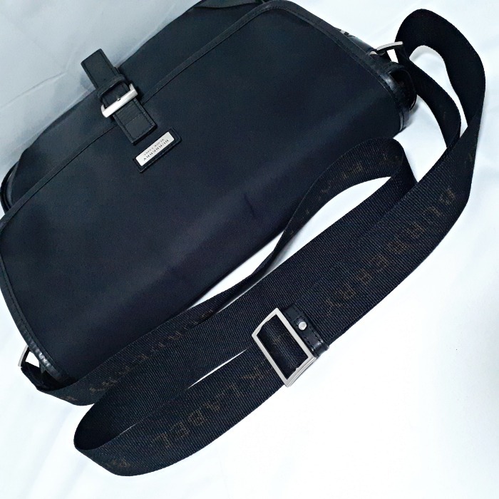 美品✨ バーバリーブラックレーベル メッセンジャーバッグ ノバチェック バーバリー BurberryBlackLabelノバチェックメッセンジャー