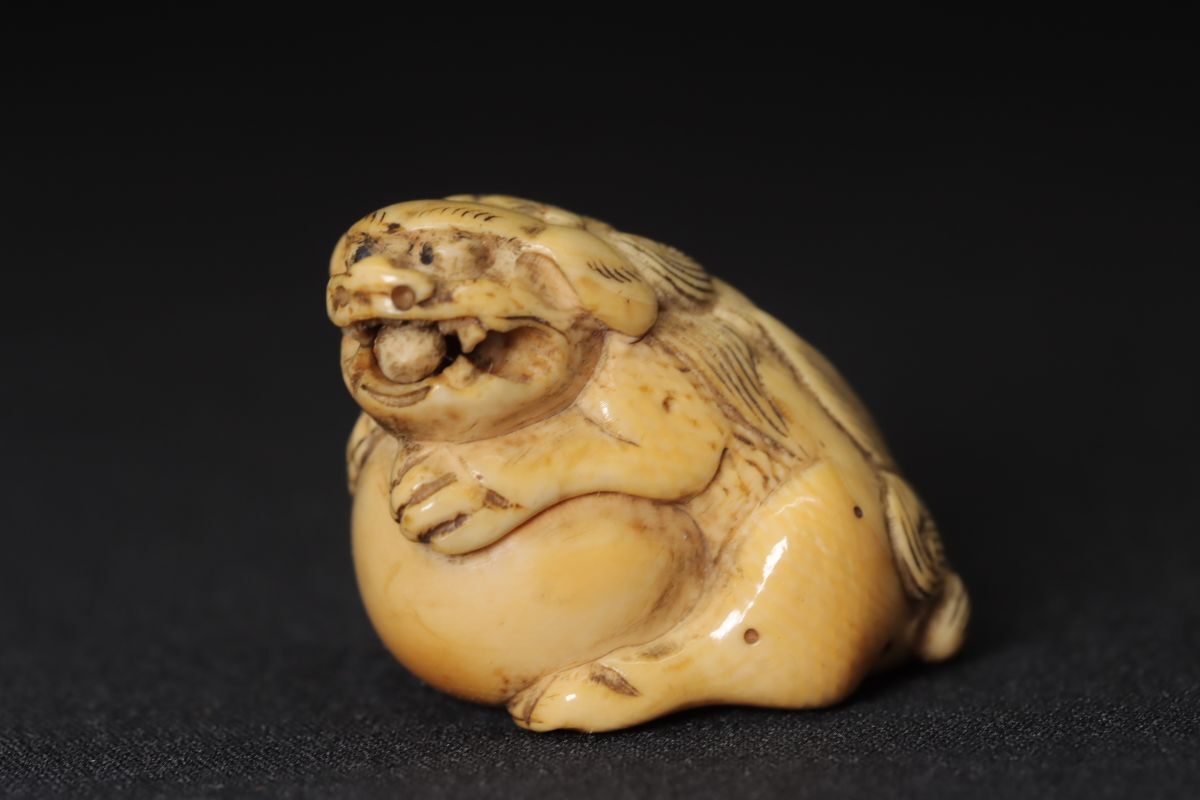 古美術 在銘 山口 カバ牙 根付 河馬 提げ物 Netsuke 人物 彫刻⑦ 古美術 在銘 山口 カバ牙 根付 河馬 提げ物 Netsuke 人物 彫刻⑦ 古