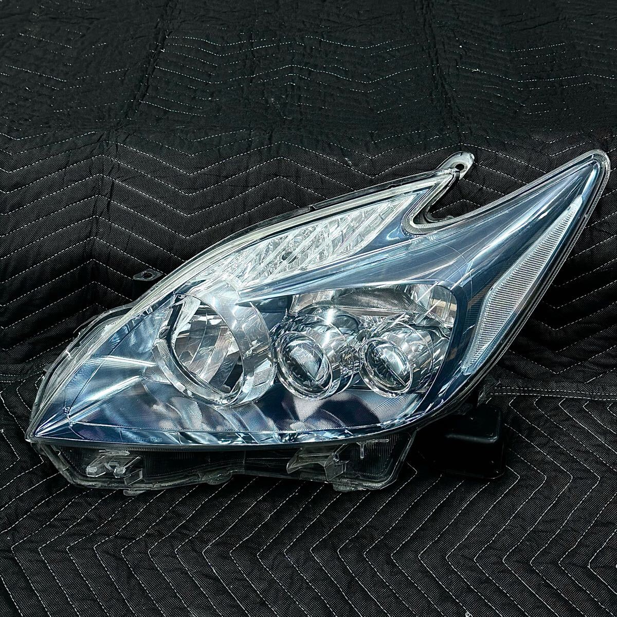 r*a様 30プリウスヘッドライト左右 割れ無し 30プリウスヘッドライト左右 割れ無し プリウスα ヘッドライト 左右