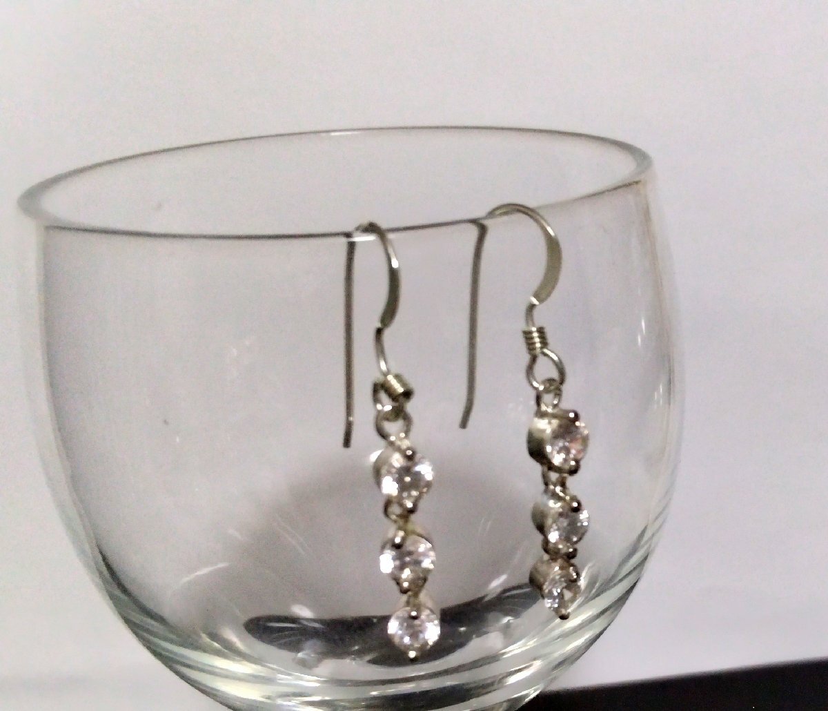 女性らしい魅力!雫の流れシルバーピアス_画像2