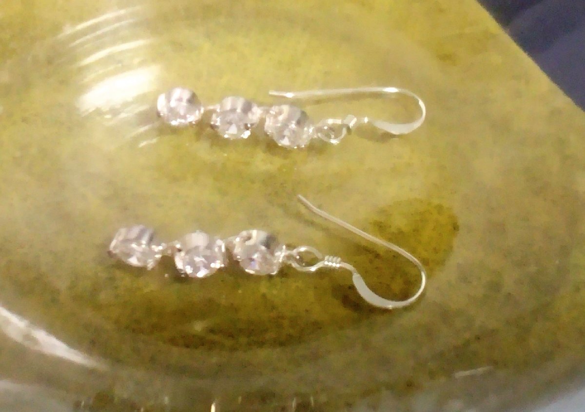 女性らしい魅力!雫の流れシルバーピアス_画像6