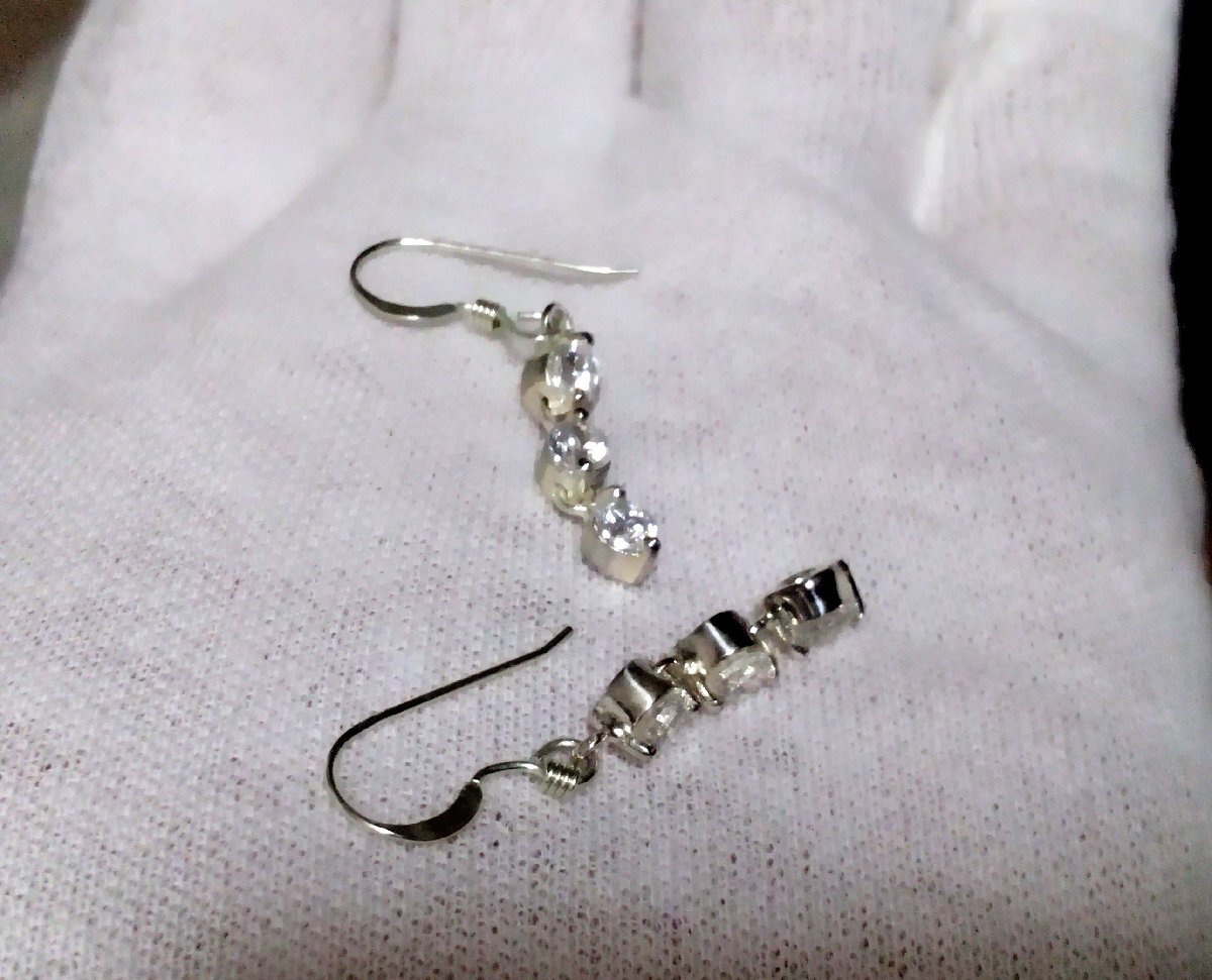 女性らしい魅力!雫の流れシルバーピアス_画像1