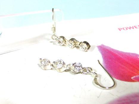 女性らしい魅力!雫の流れシルバーピアス_画像5