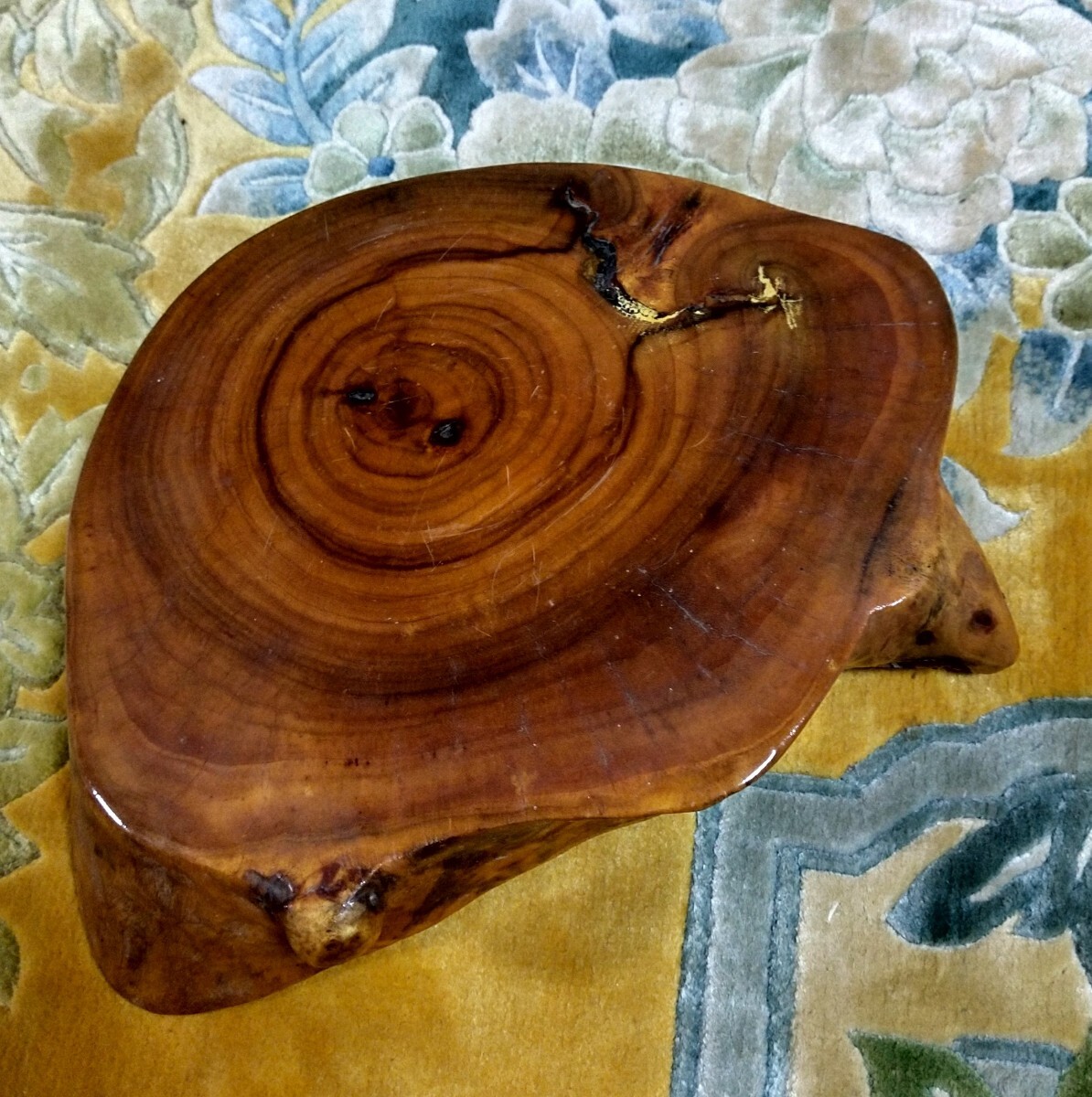 【木目が美しい木工芸品】木製飾り玉(木球)、台座　花台　置物台　中古品 木目が美しい木工芸品】木製飾り玉(木球)、台座 花台 置物台 中古