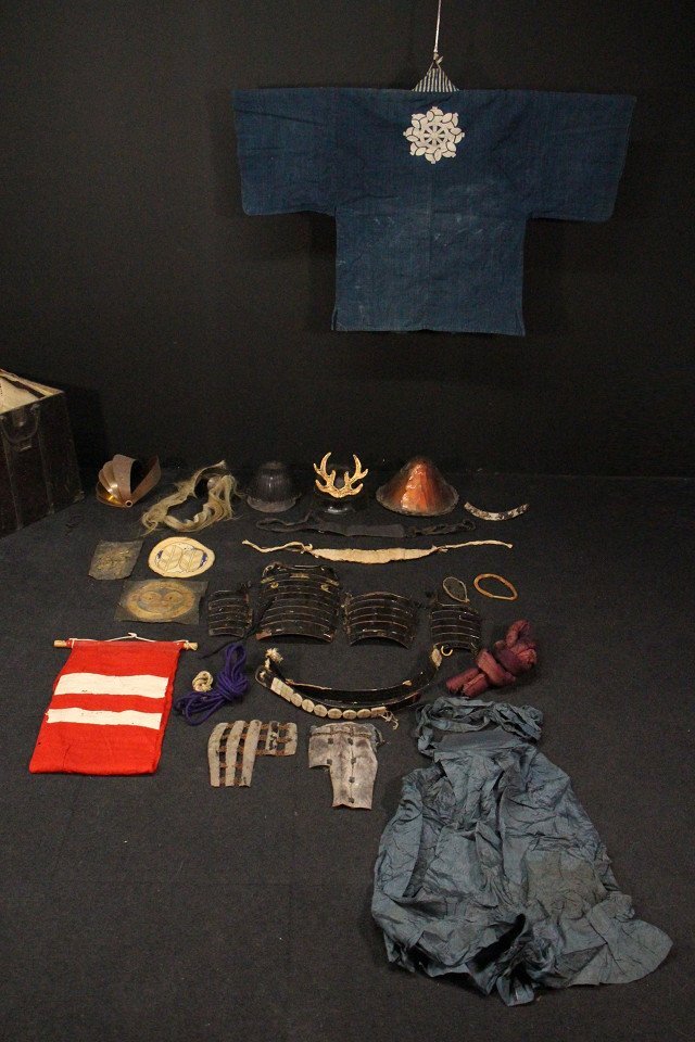 無名 武具 部品 アンティーク 骨董古武具 兜 ☆無名☆鎧部品・鎧櫃 (検)甲冑・鎧・武器・武具・鎧部品