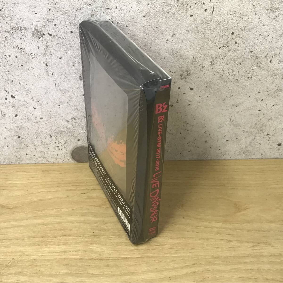 【送料無料】未開封 DVD B'z LIVE-GYM 2017-2018 LIVE DINOSAUR DVD2枚組 ペットボトルカバー 購入特典キーホルダーなどグッズ付き I725-3