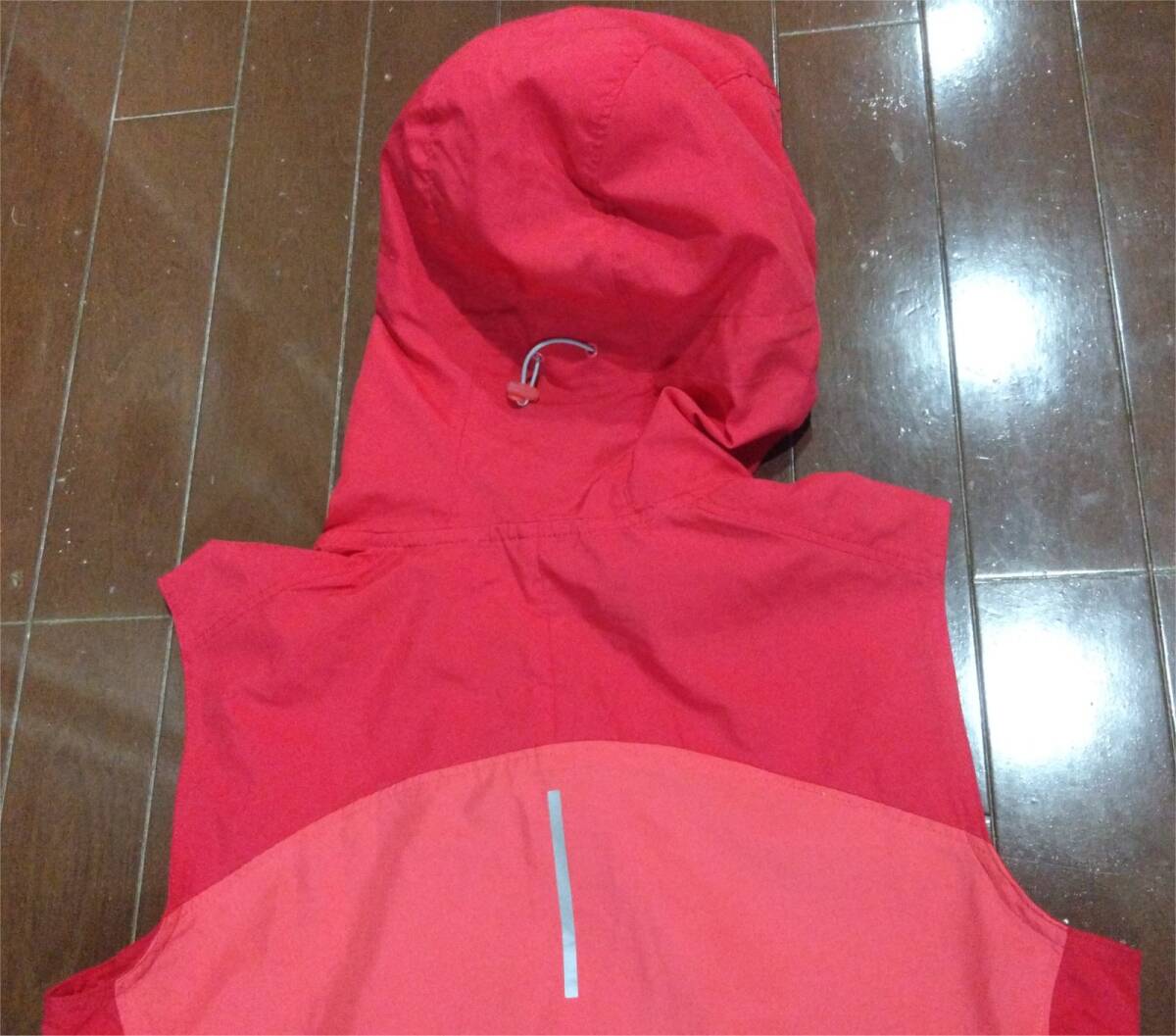 ▼NIKE RUNNING ベスト フード付 レディース サイズL ランニング トレーニング ジョギング ジム エクササイズ_画像4