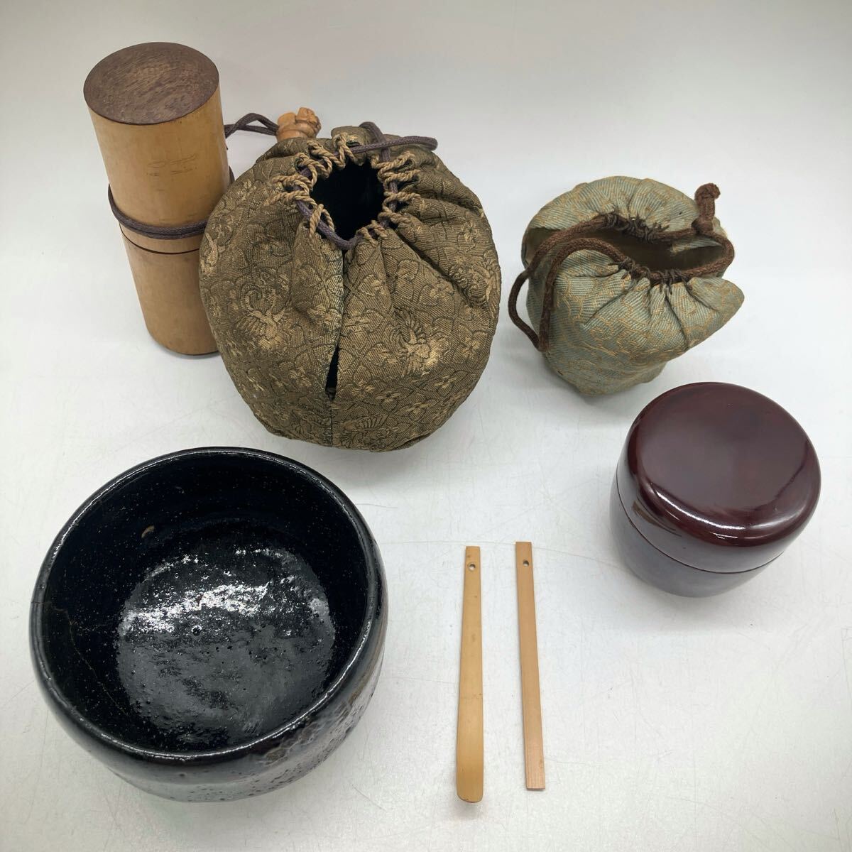 ♦古格 茶道具 手捏ね 手捻り 抹茶碗 時代物 古美術品 銀化現象 骨董品 茶道具 野点セット 抹茶碗 茶碗 野点茶碗 棗 漆芸 茶筅 茶筌