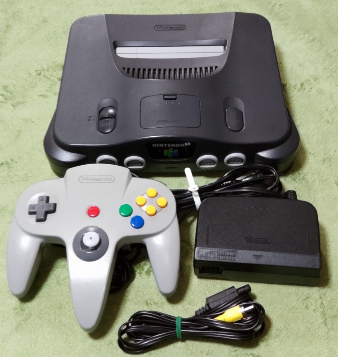 ニンテンドー64本体、コントローラー、アダプター、AVケーブル ニンテンドウ64本体 コントローラー アダプター AVケーブル付き