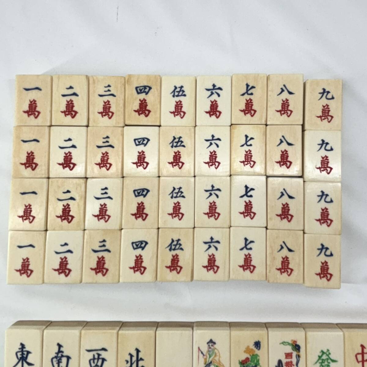 麻雀牌 手彫り牌 麻雀牌 手彫り 背丈厚8mm 時代物 特殊白材 高級麻雀牌 古美術