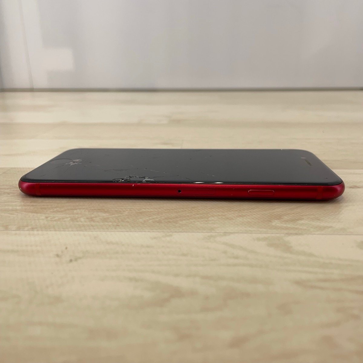 送料185円 ジャンク iPhoneSE 第2世代 SE2 64GB レッド 画面割れ
